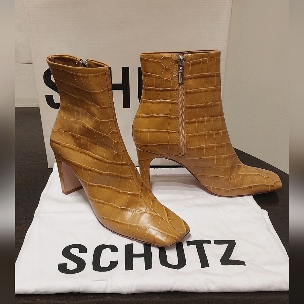 Schutz Marion Bota Salto Alto croc ankle boots | Size 7.5, straw color
